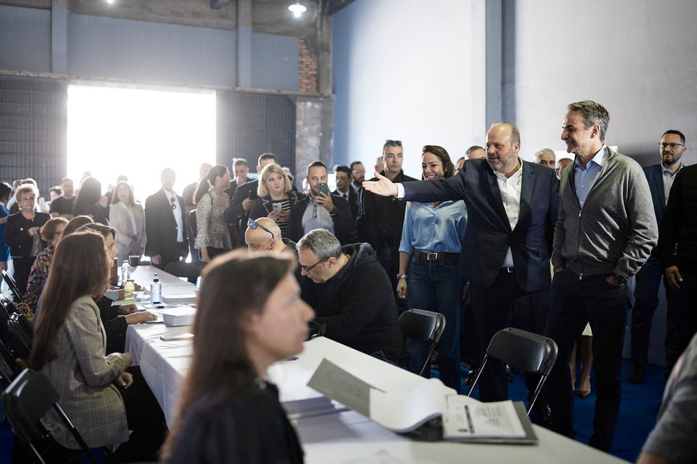 Κυρ.  Απάντηση: Ο στόχος είναι να έχουμε πολλές, σταθερές και καλά αμειβόμενες θέσεις εργασίας