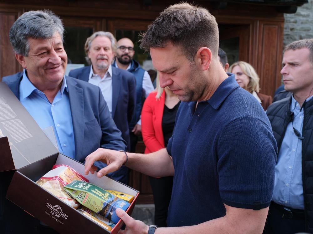 Επίσκεψη Κασσελάκη σε μειονοτικό σχολείο στην Αλβανία: «Κρατήστε την καρδιά της Ελλάδας δυνατή»