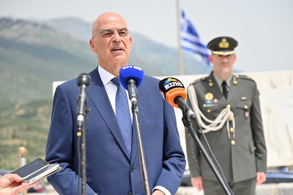 Ν. Δένδιας: «Prosbólya η συμμετοχή του υποψηφίου του ΑfD που ισχυρίζεται ότι «δεν υπάρχουν καλοί άνθρωποι στα Waffen-SS»»