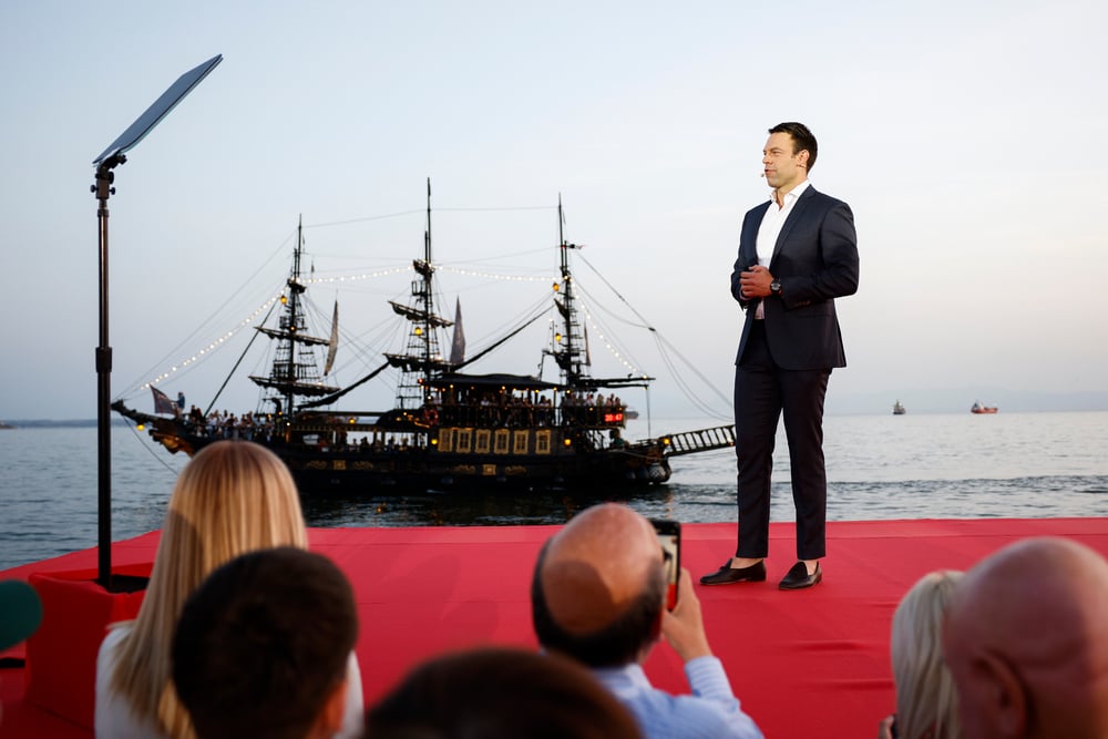 Επίθεσε Κασσελάκη κατα Μητσοτάκη για τα Πέμπη: «Κοιτάξτε τον κόσμο στα Μάται»