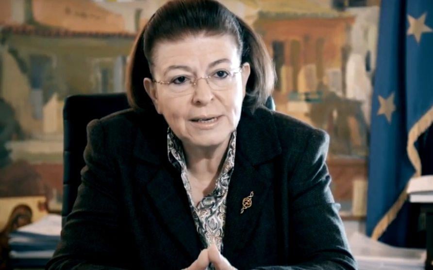 Λ.  Μενδώνη: Κανείς από τους Πολωνούς δεν έχει το δικαίωμα να τελειώσει μια Μαρία