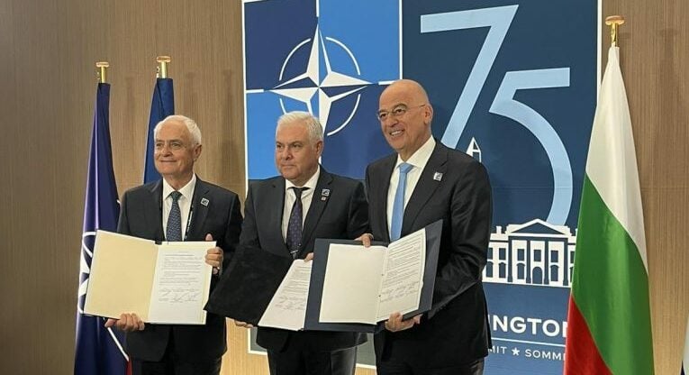 n. Stratiotics Диядромо Кинетиковичать